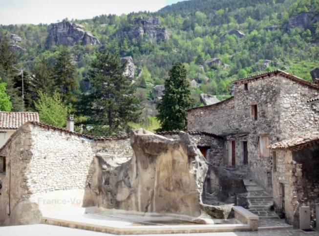 Charmant Appartement Dans Joli Village D'Annot Luaran gambar